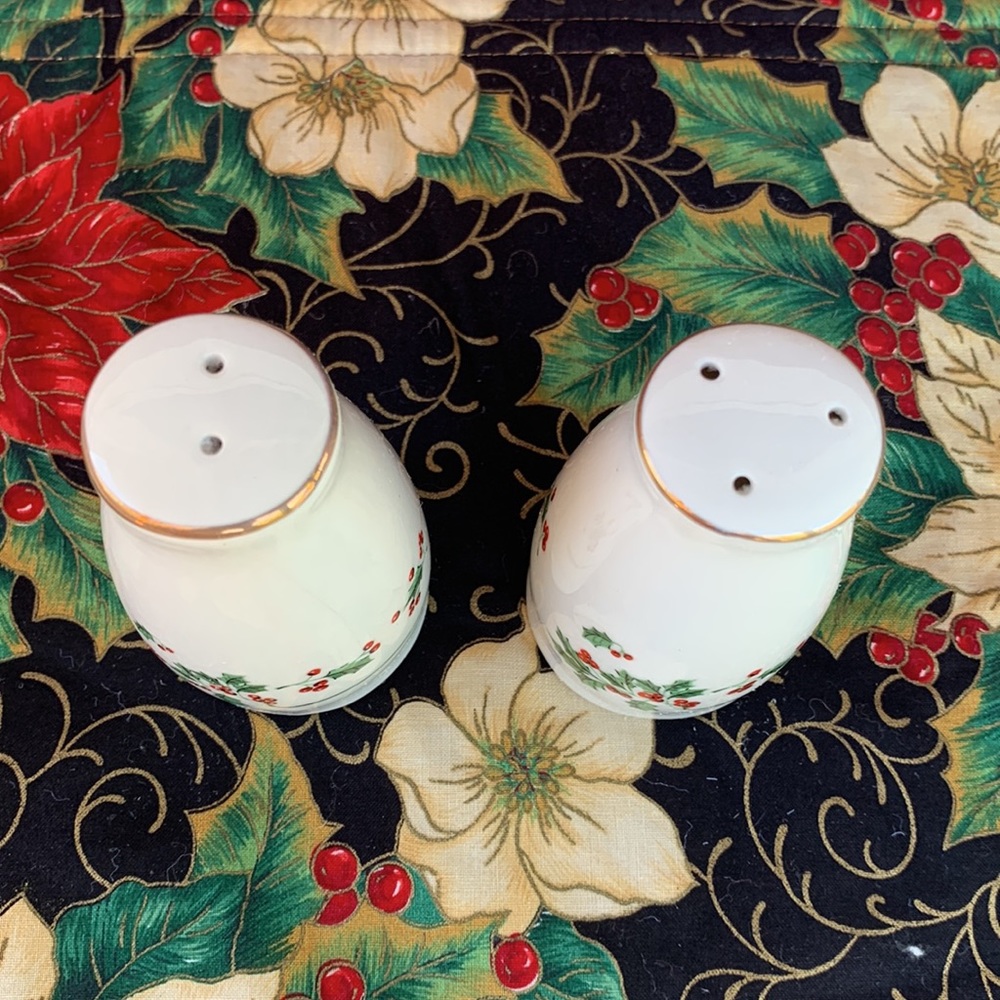 🧂 Pepper Shaker Set - Picture 2 of 3